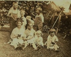 Carl, Art, X, Paul, Martha, X, Hilda & Clara .jpg